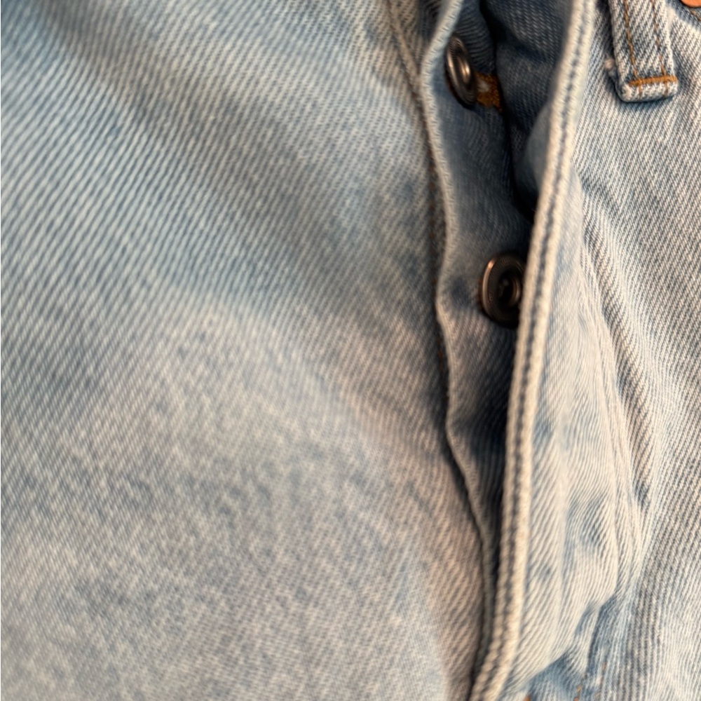 Madewell Relaxed Light Wash Denim Shorts-Cedarcroft Wash - Picture 6 of 7